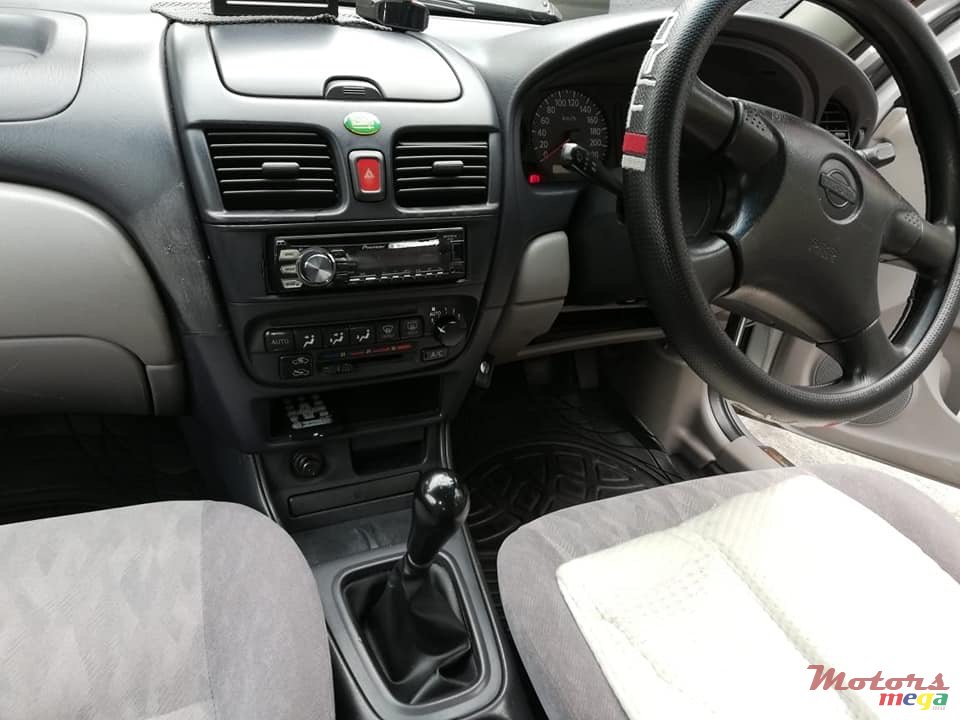 2001' Nissan photo #4