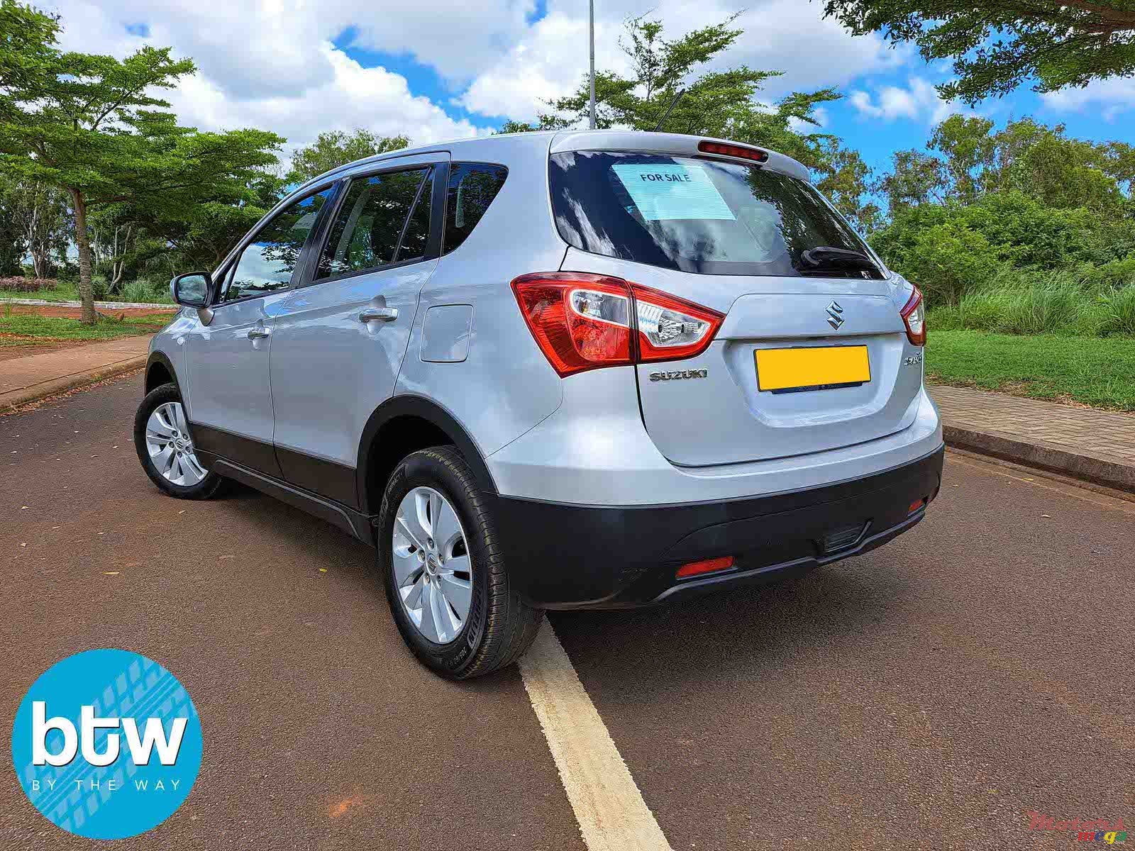 2016' Suzuki SX4 photo #3