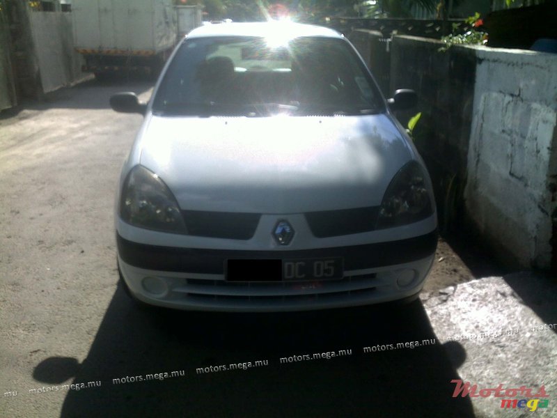 2005' Renault Clio 2 photo #2