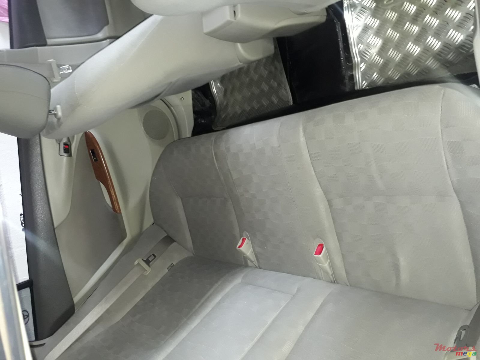 2009' Toyota Axio photo #2