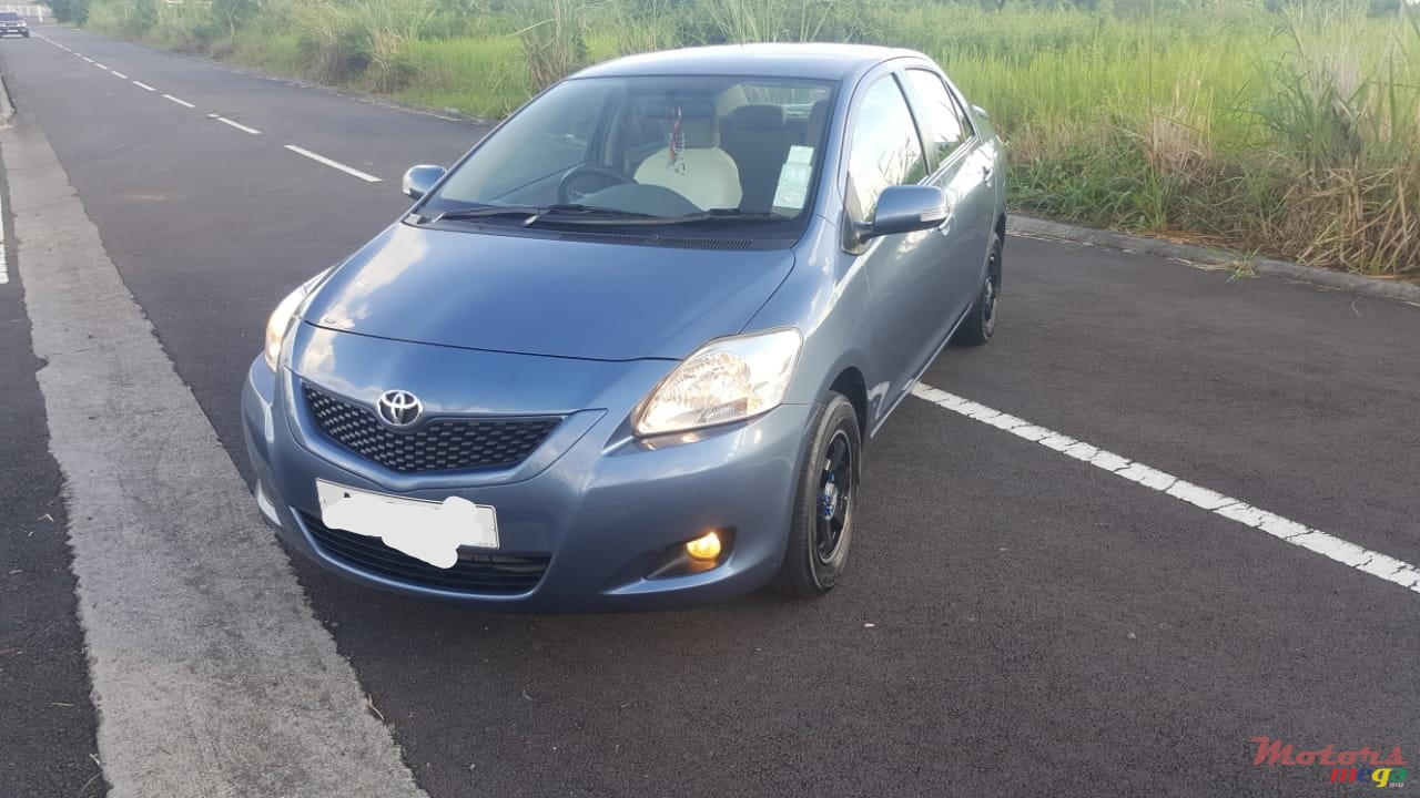 2010' Toyota Yaris photo #1