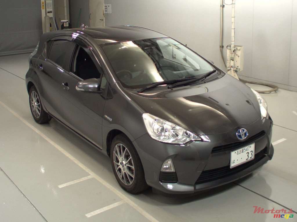 2013' Toyota Prius photo #1