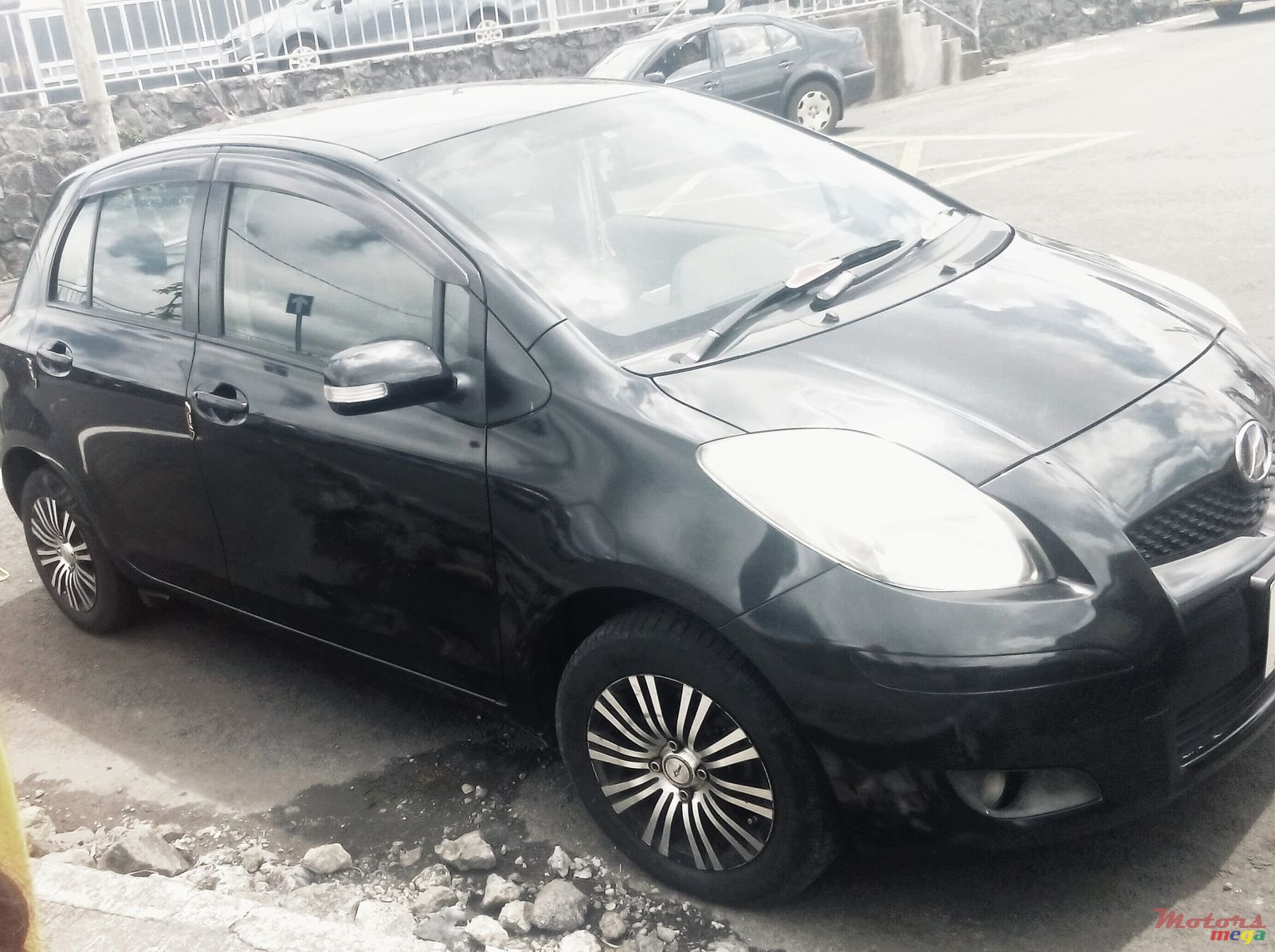 2010' Toyota Vitz photo #2