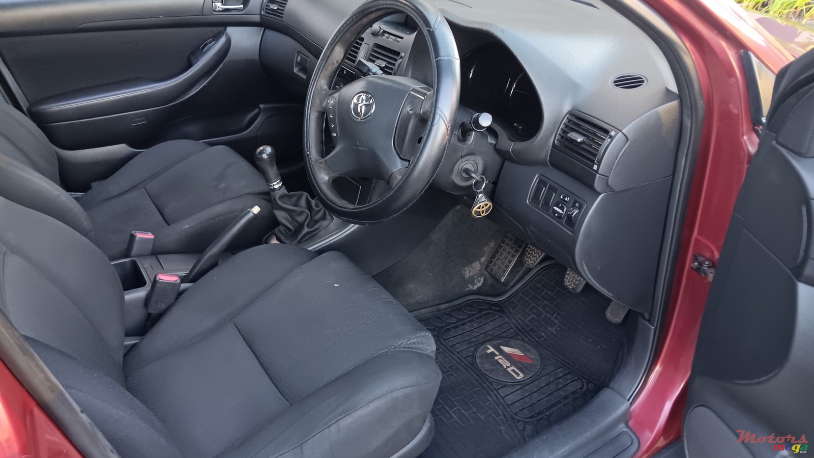 2005' Toyota Avensis photo #3