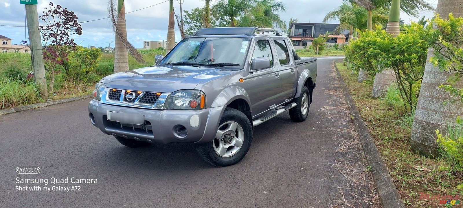2004' Nissan Hardbody photo #1