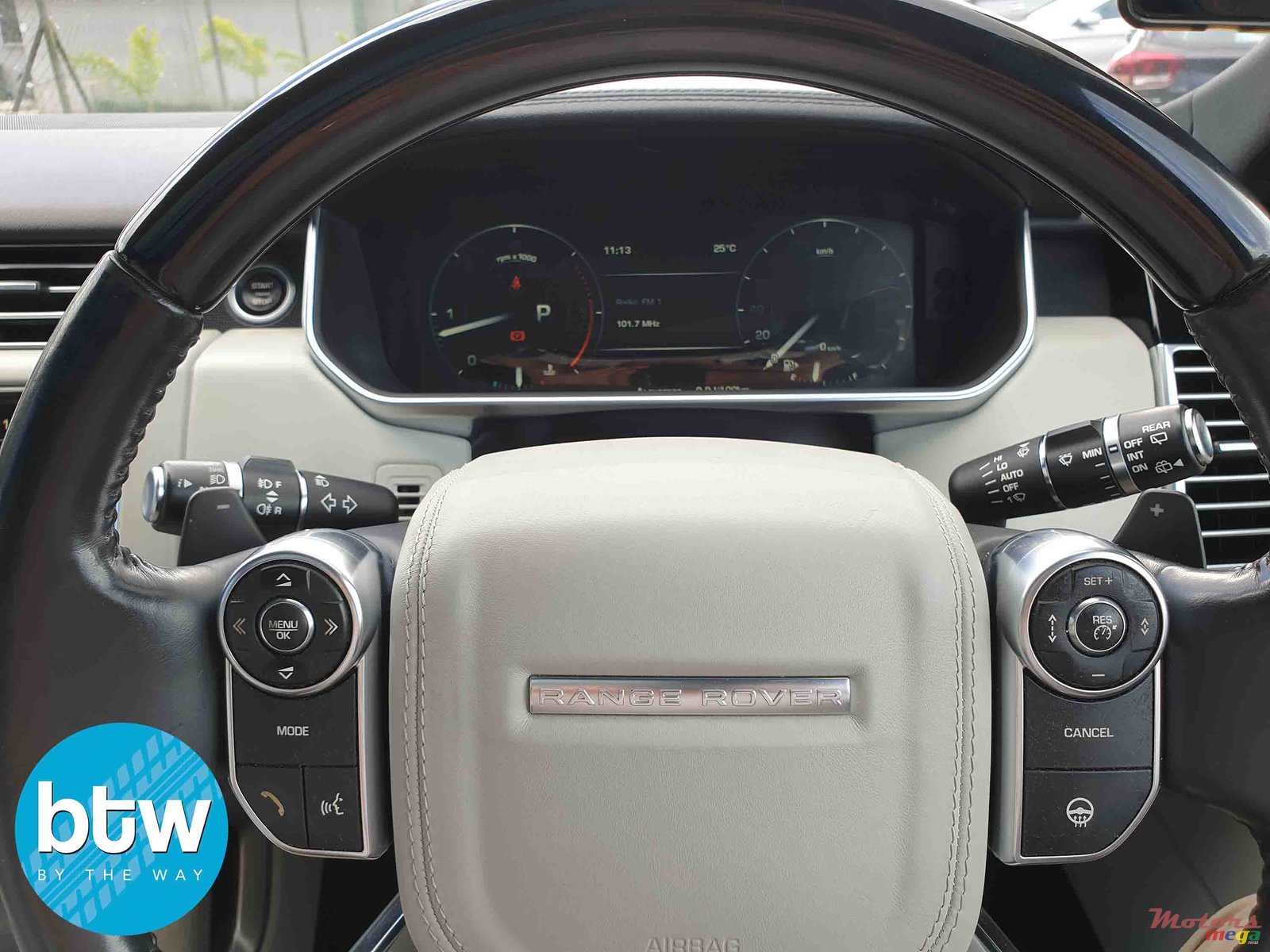 2014' Land Rover Range Rover Vogue photo #7