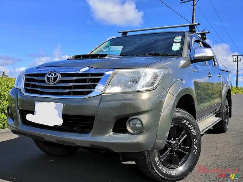 2013' Toyota Hilux 4x4 3.0 photo #1
