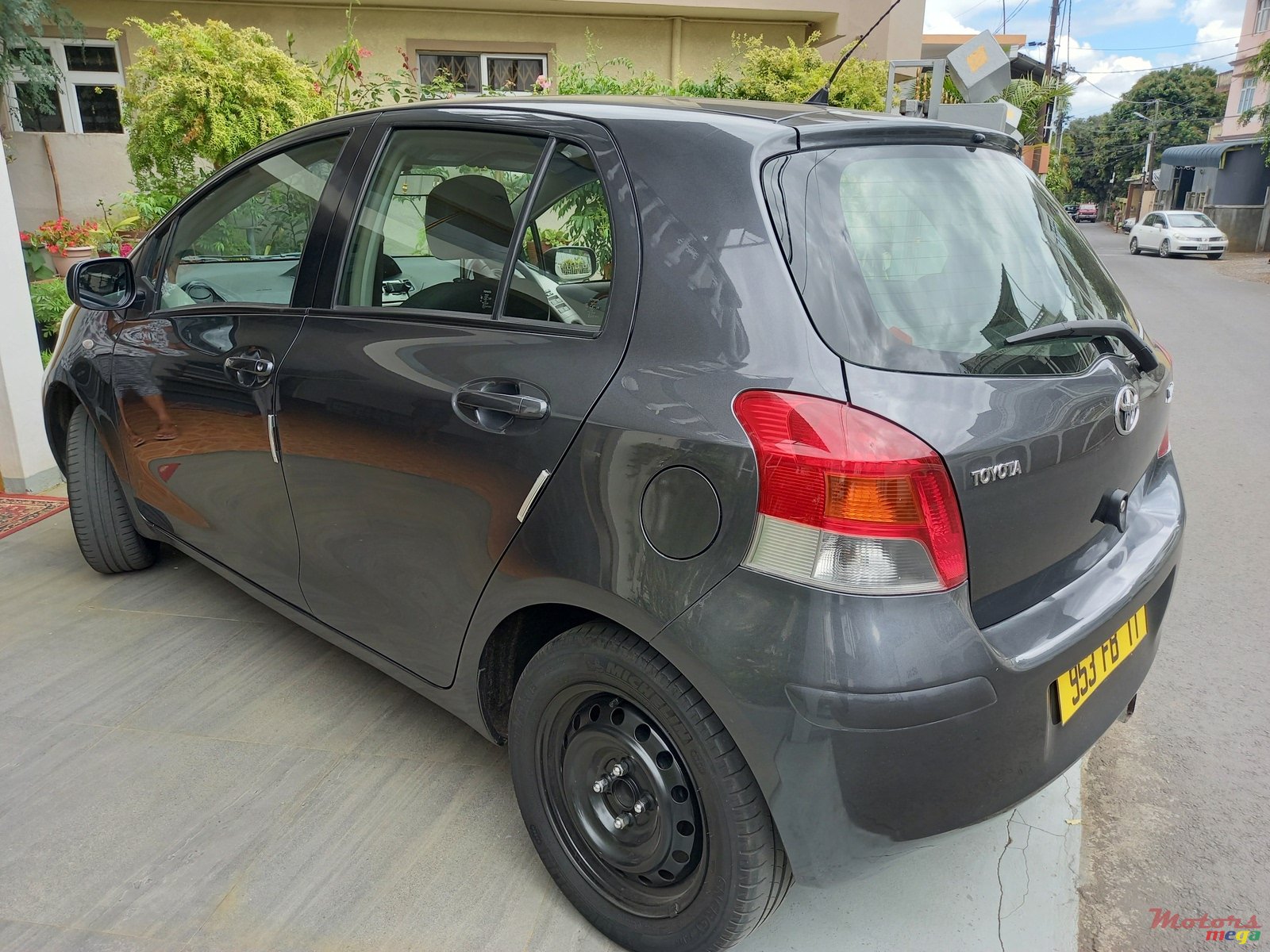 2011' Toyota Yaris MANUAL 1300CC photo #4