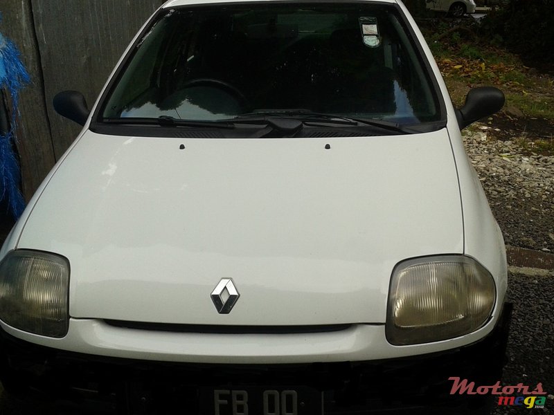 2000' Renault Clio photo #1