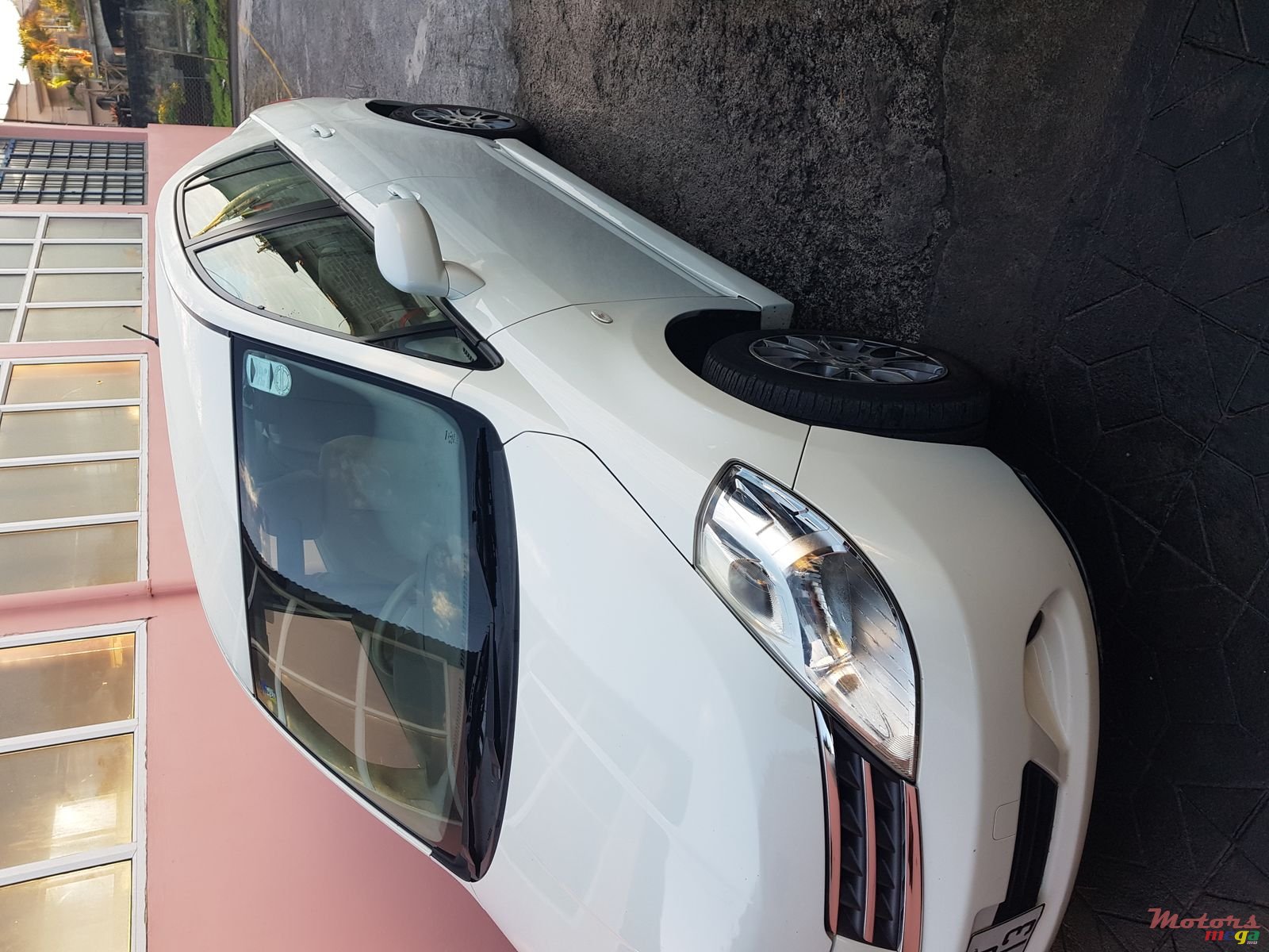 2013' Nissan Tiida Sedan photo #1