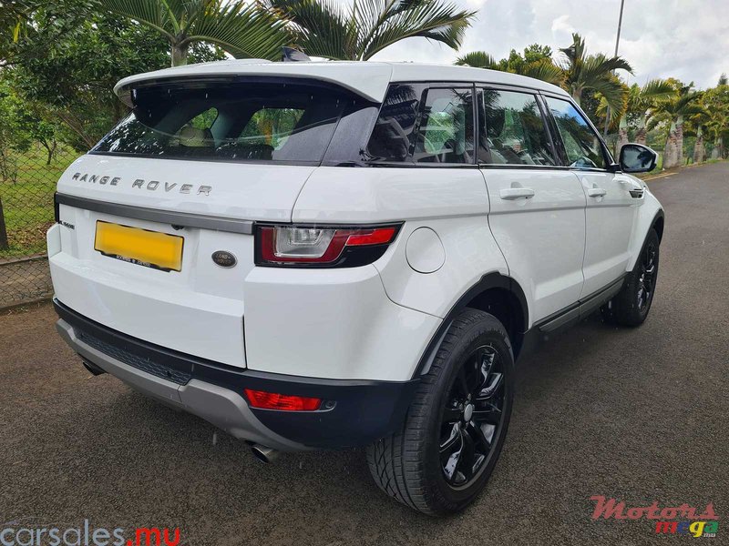 2017' Land Rover Range Rover Evoque Pure TD4 photo #4