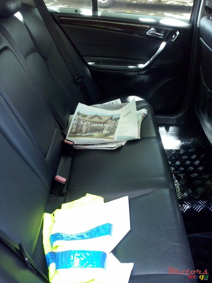 2001' Mercedes-Benz C-Class non photo #2