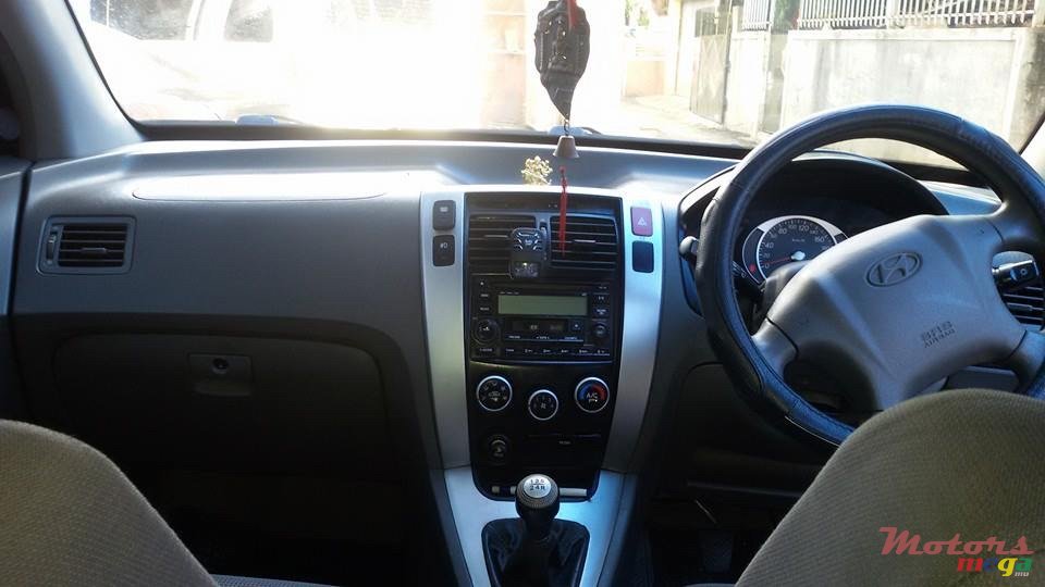 2007' Hyundai Tucson SUV photo #7
