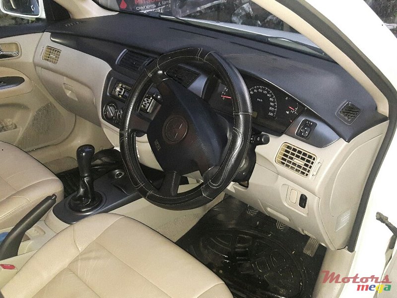 2005' Mitsubishi Lancer photo #3