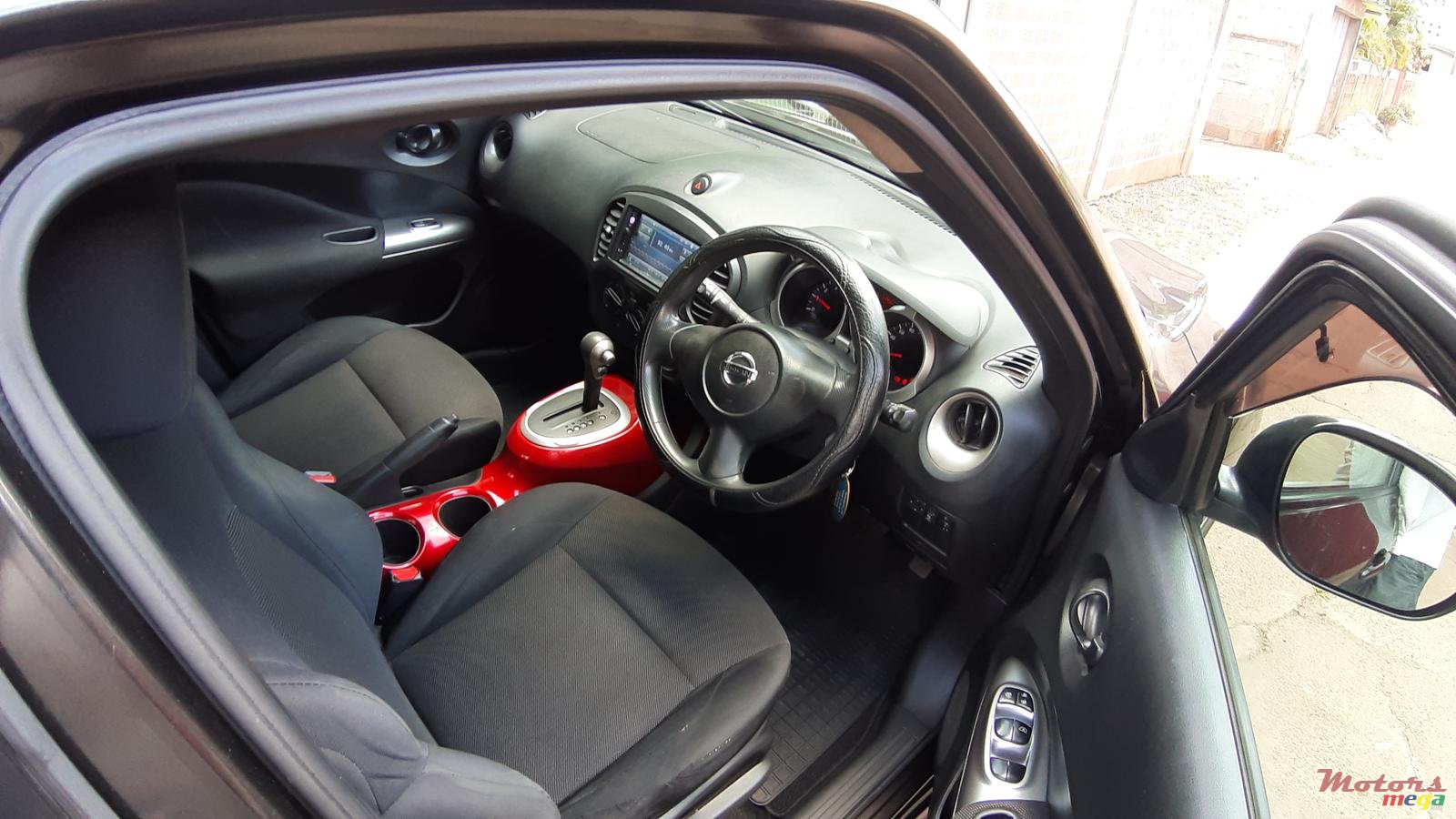 2011' Nissan photo #5