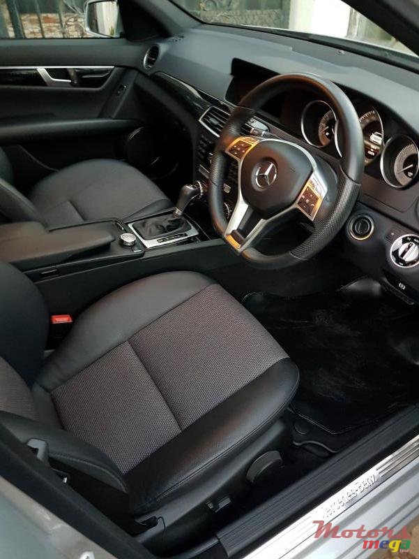 2013' Mercedes-Benz C-Class C250 photo #5