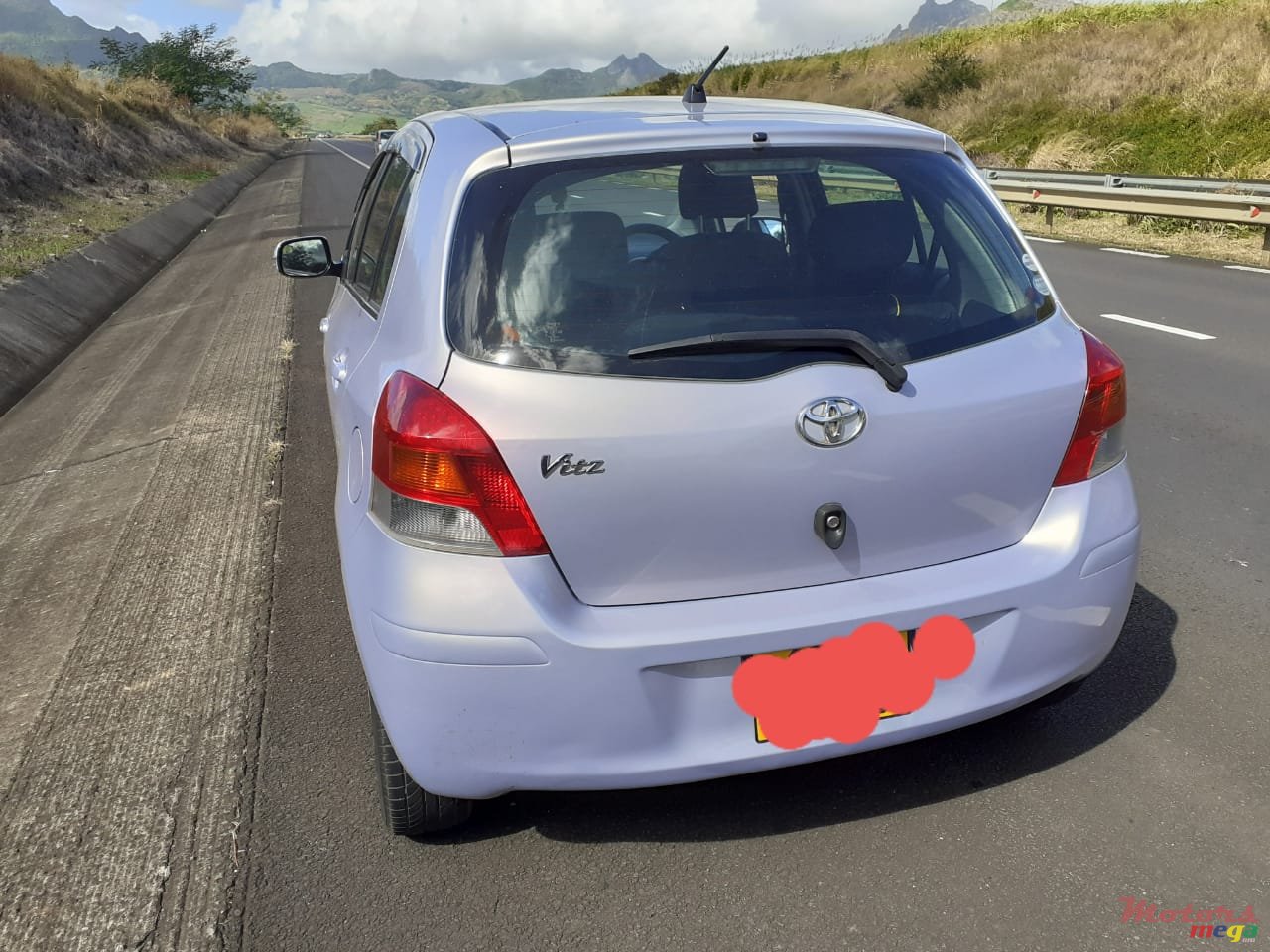 2010' Toyota Vitz photo #1