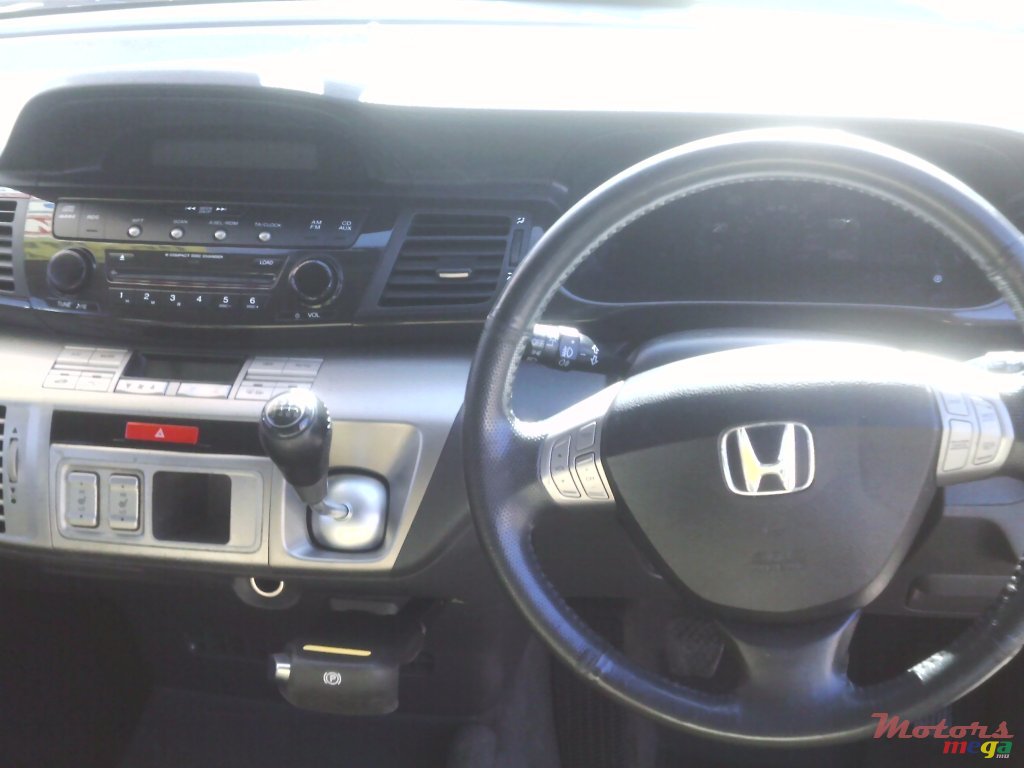 2009' Honda FR-V None photo #3
