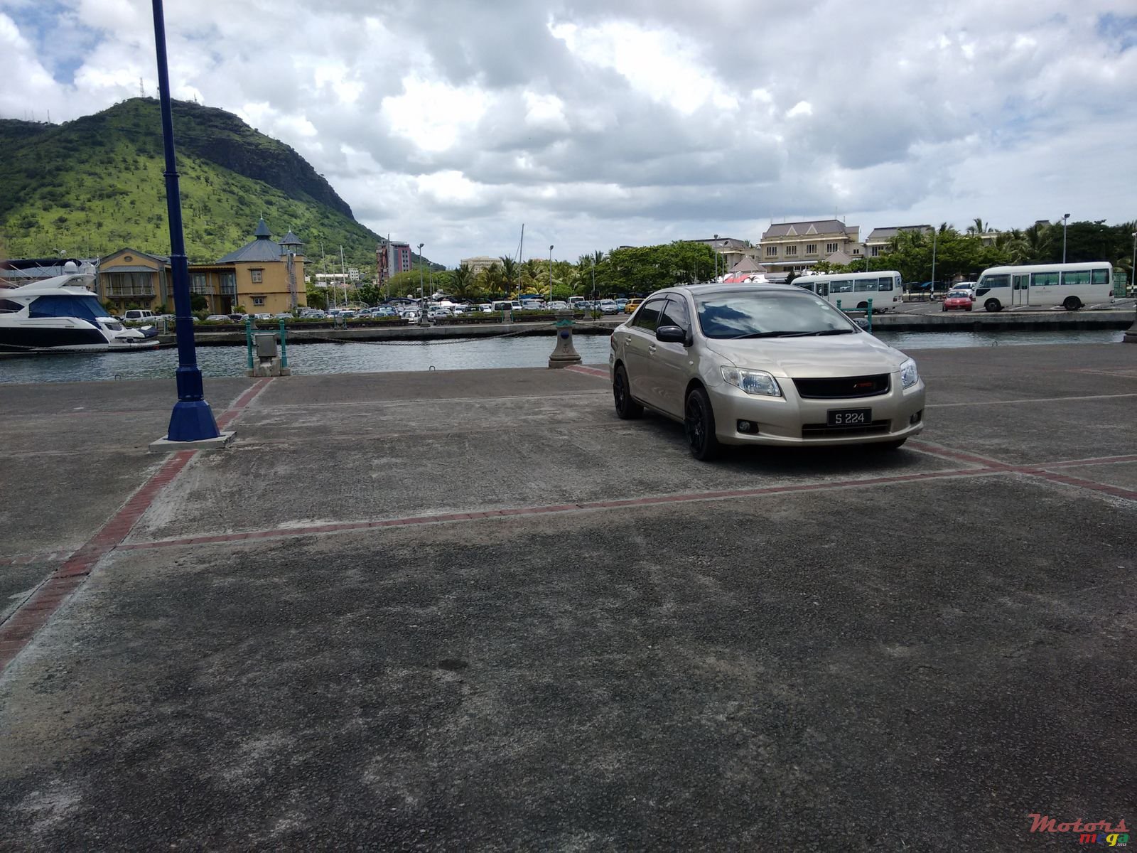 2007' Toyota Axio photo #4