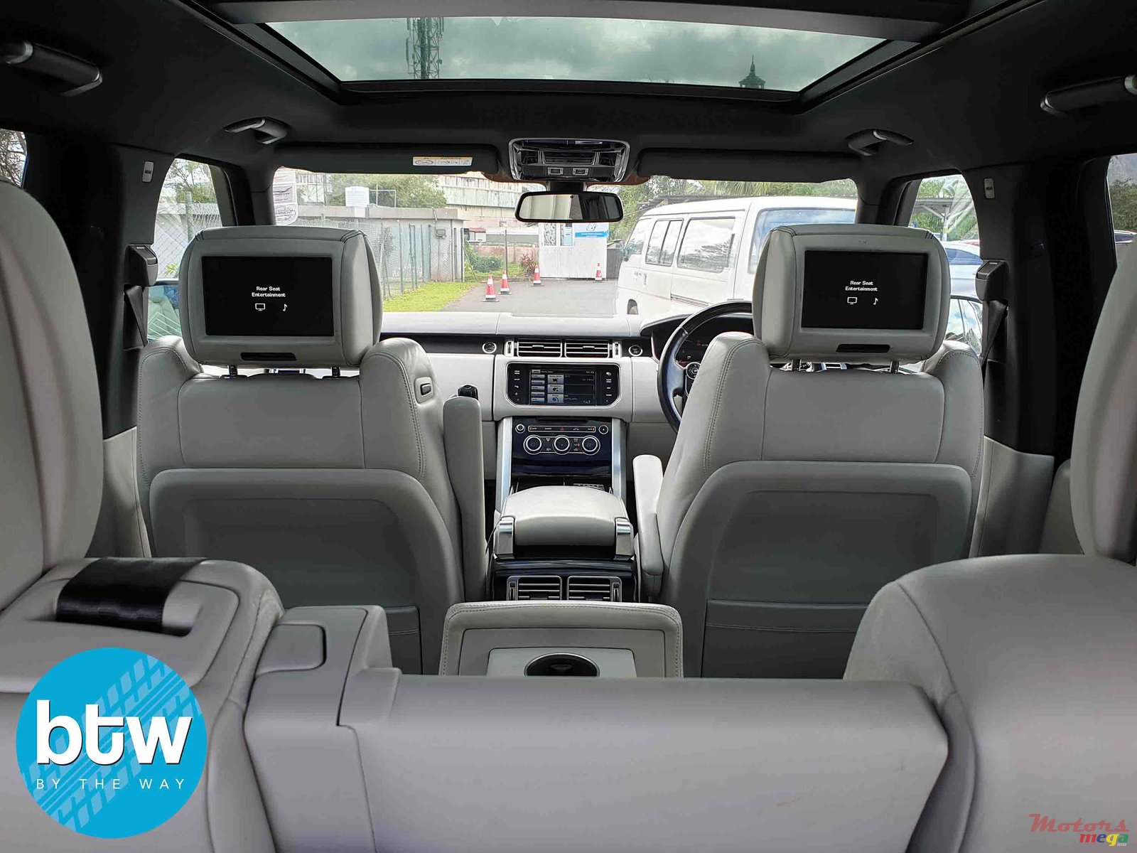 2014' Land Rover Range Rover Vogue photo #4