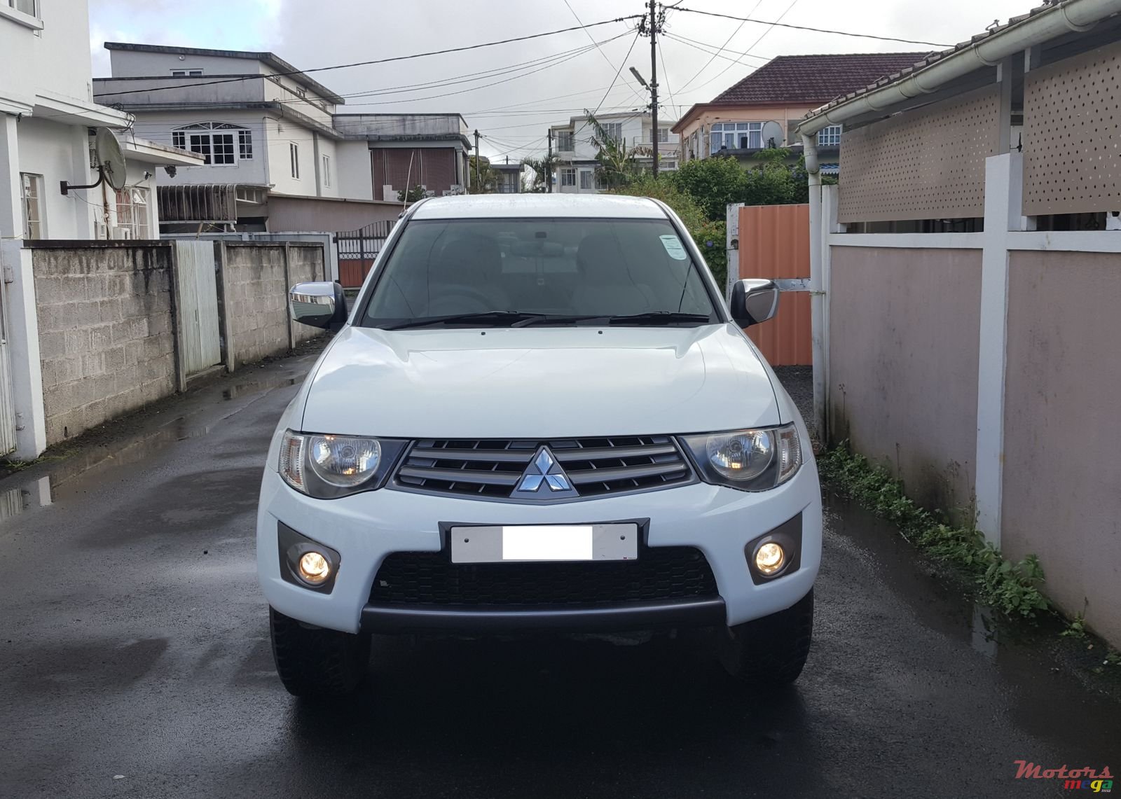 2011' Mitsubishi L 200 4X4 photo #2