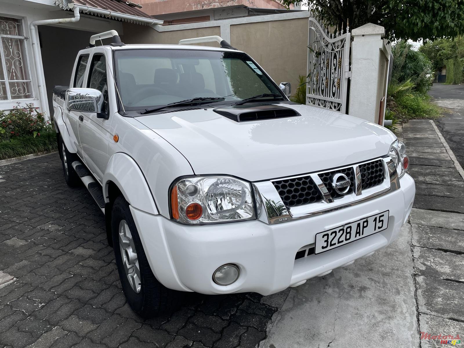 2015' Nissan NP300 4x4 photo #1