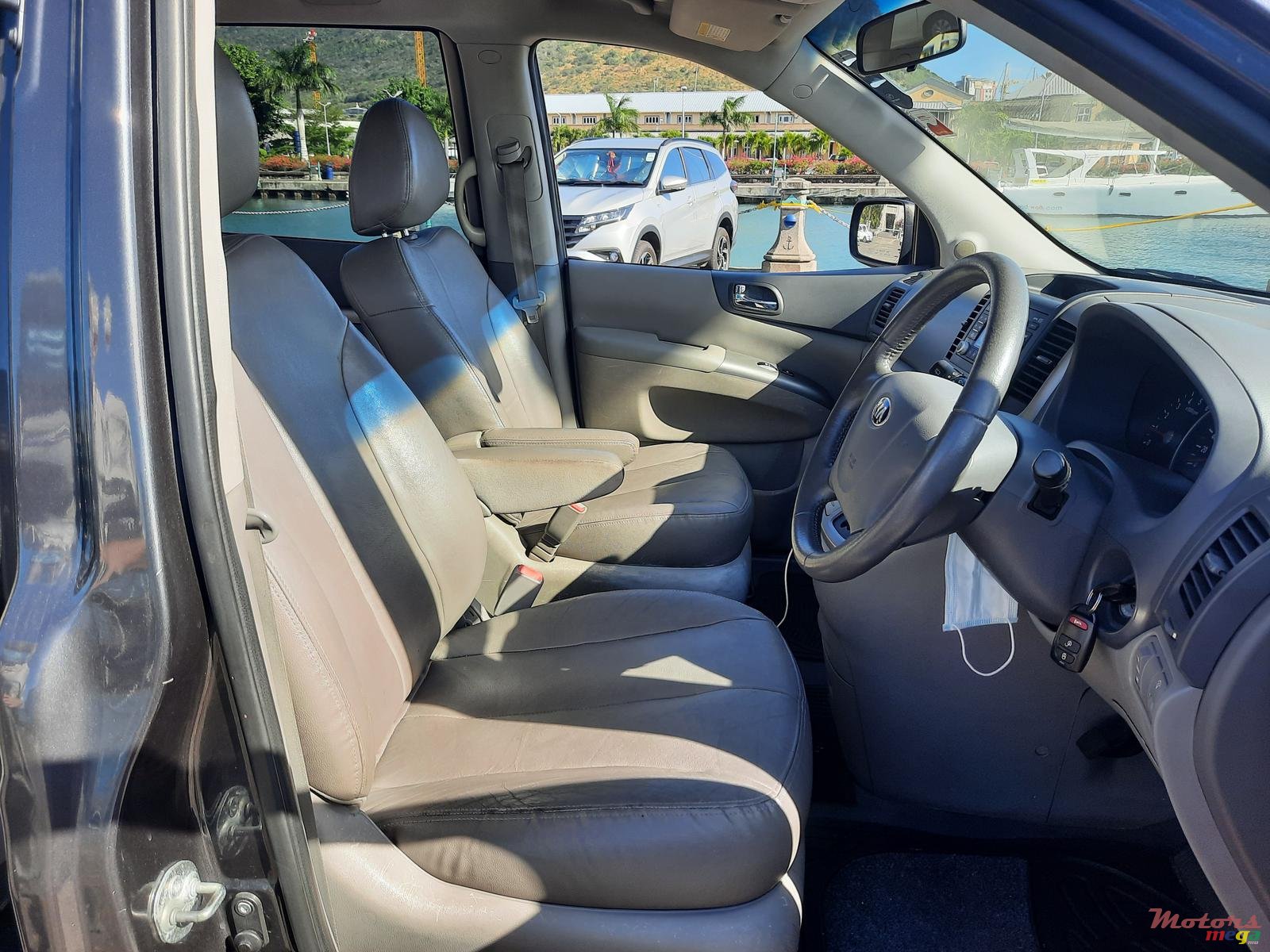 2013' Kia Carnival STATION WAGON photo #6