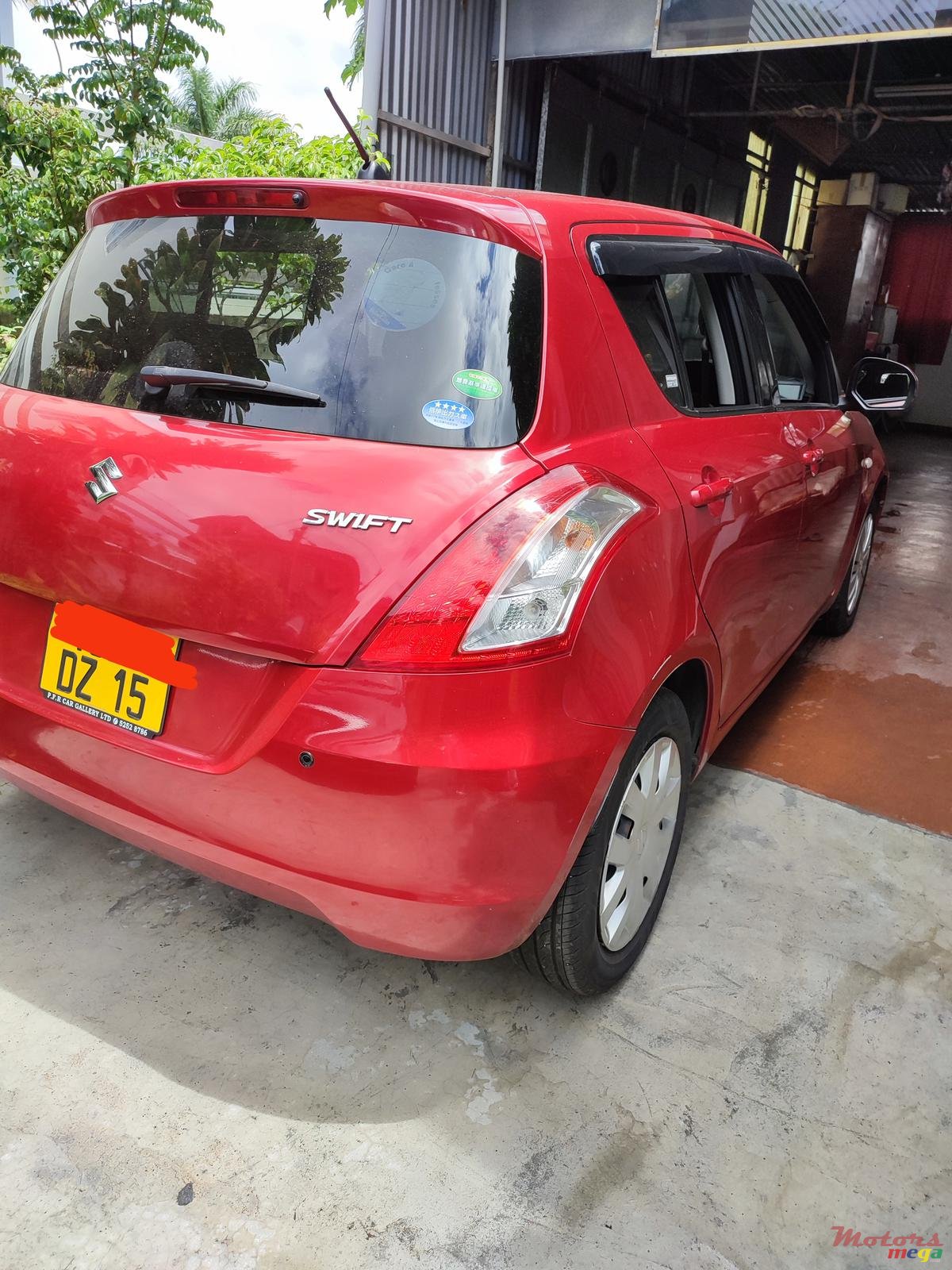 2015' Suzuki Swift photo #2