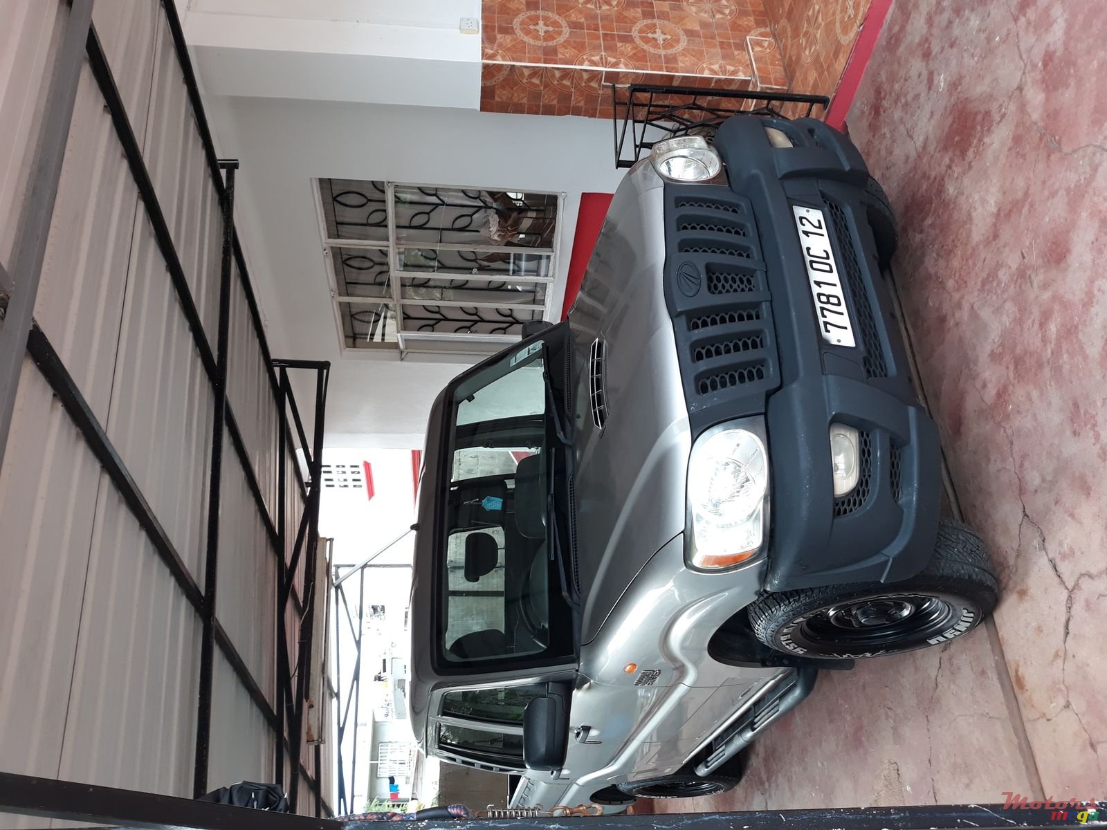 2012' Mahindra Scorpio photo #1