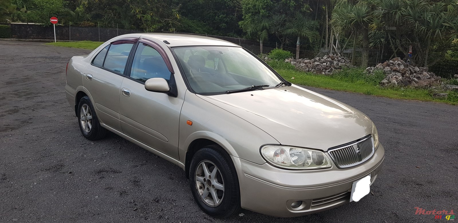 2005' Nissan Sunny VIP saloon photo #1