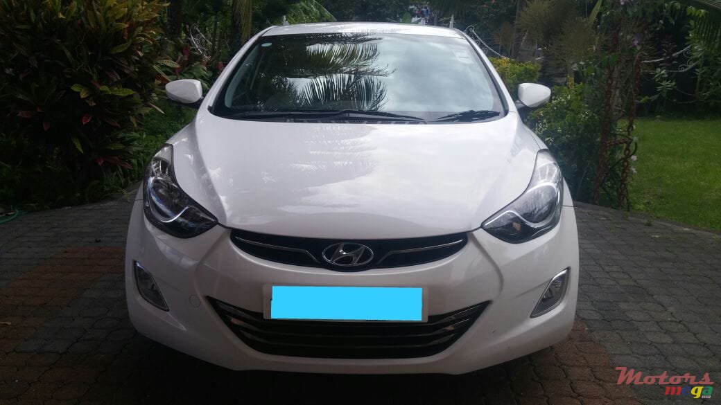 2012' Hyundai Elantra photo #3