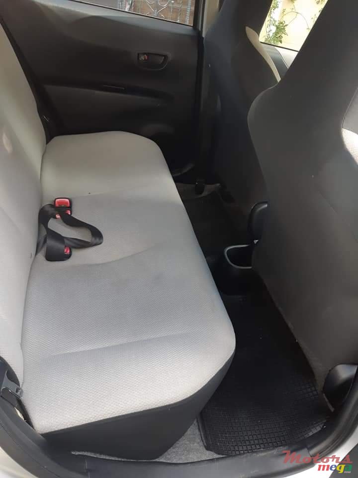 2012' Toyota Vitz photo #1