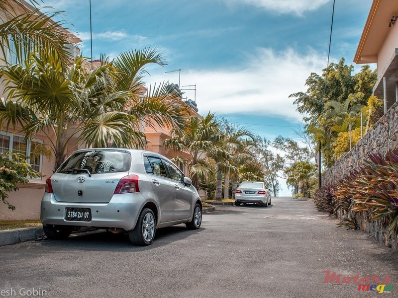 2007' Toyota Vitz photo #3