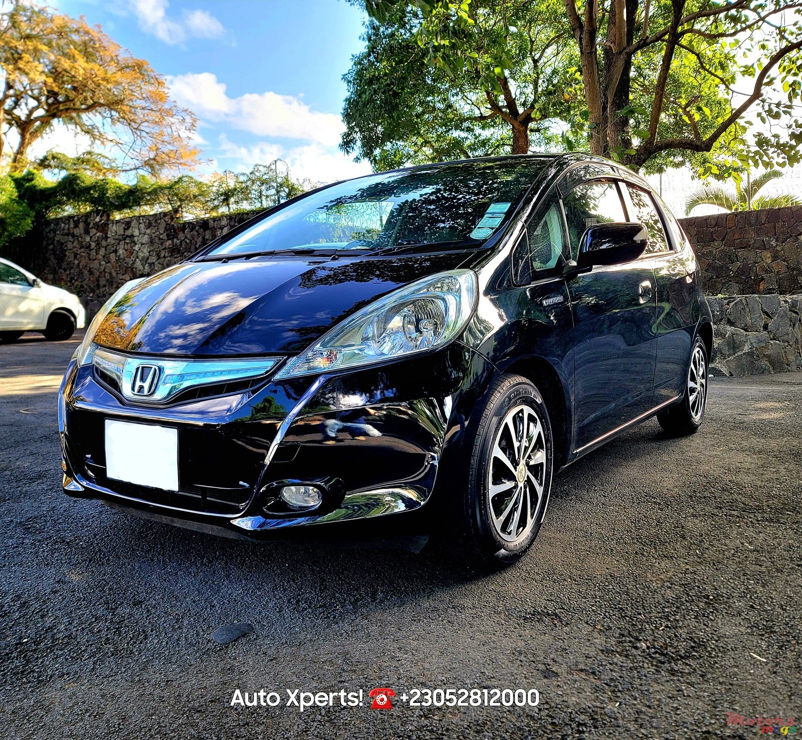 2013' Honda Fit Hybrid photo #1