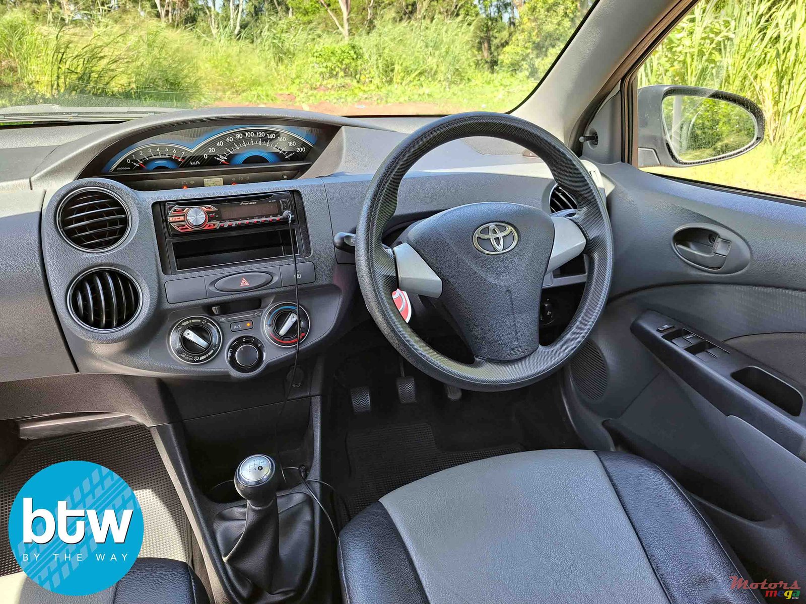 2013' Toyota photo #6