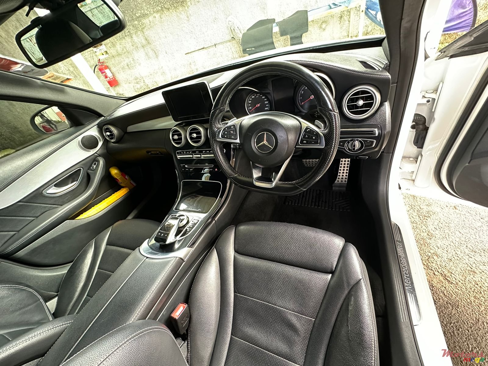 2015' Mercedes-Benz C 180 AMG pack photo #7