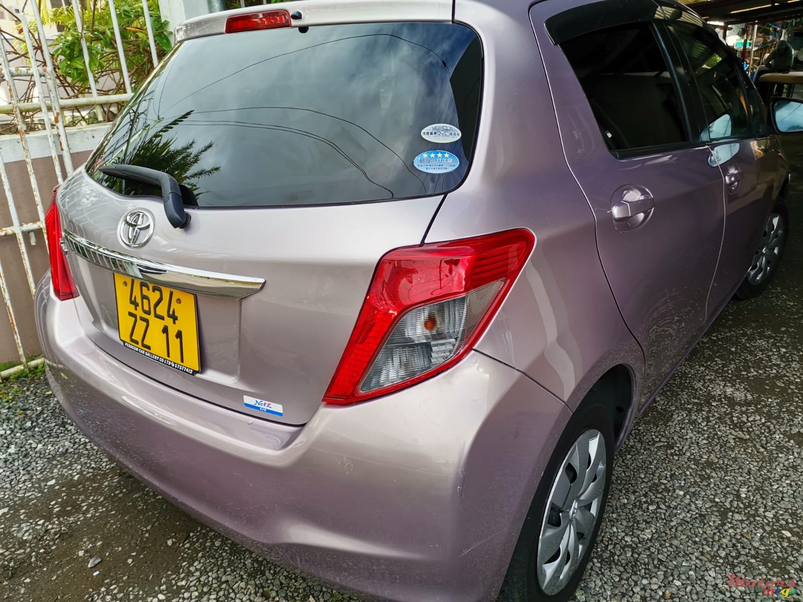 2011' Toyota Vitz photo #2