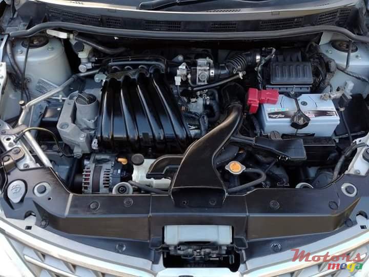 2010' Nissan Tiida photo #4