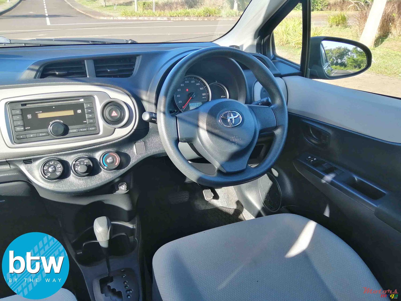 2014' Toyota Vitz photo #6