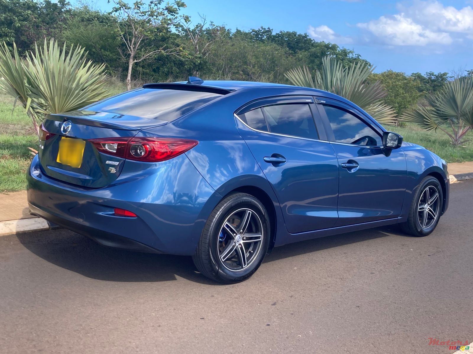 2017' Mazda Axela photo #7