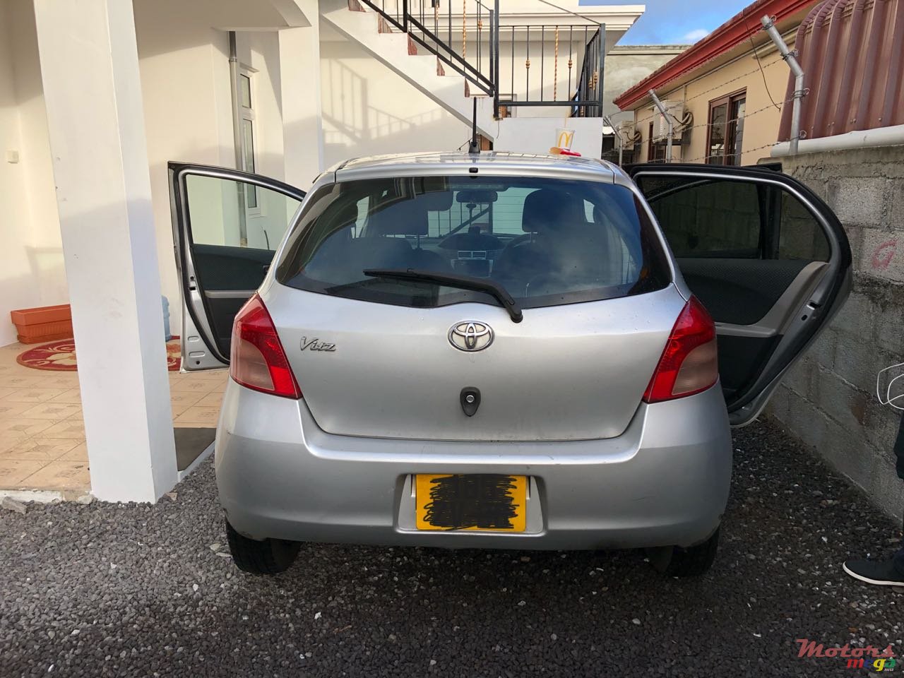 2006' Toyota Vitz photo #1