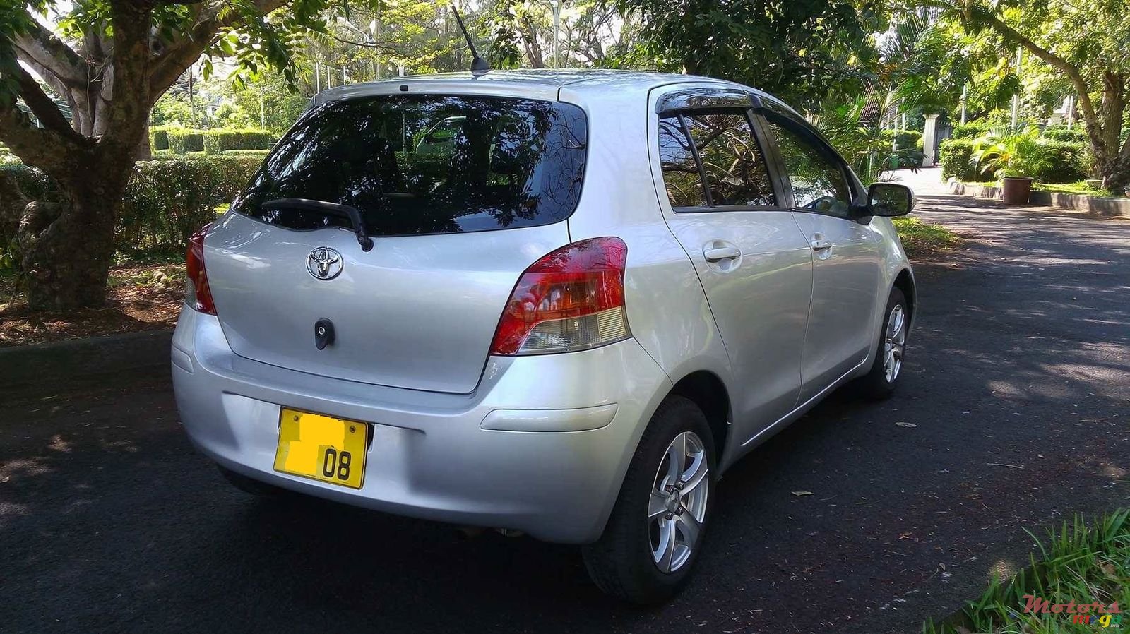 2008' Toyota Vitz photo #3