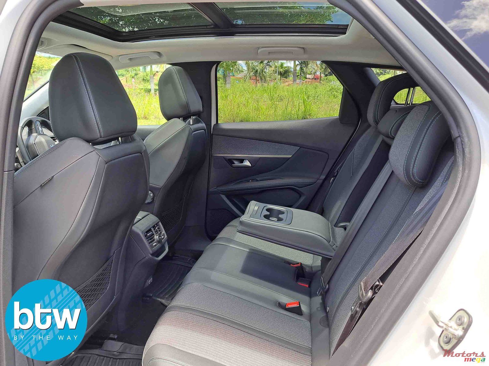 2021' Peugeot 3008 photo #4