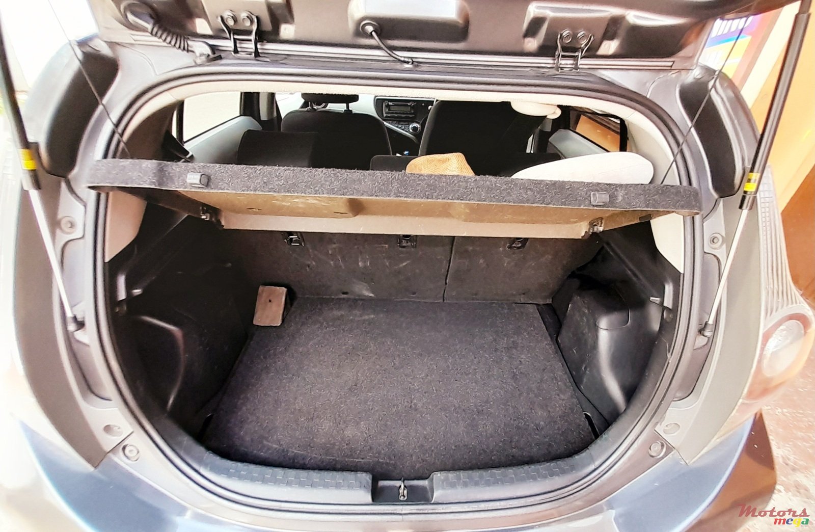 2013' Toyota Prius photo #6