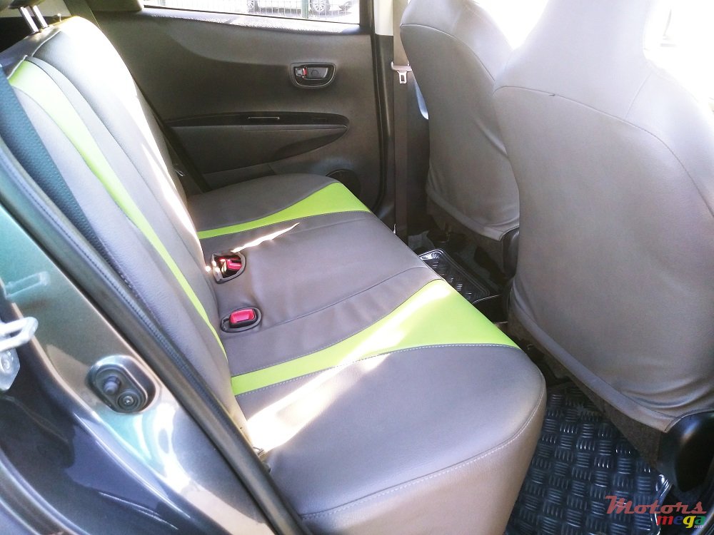 2011' Toyota Vitz 1.3 photo #6