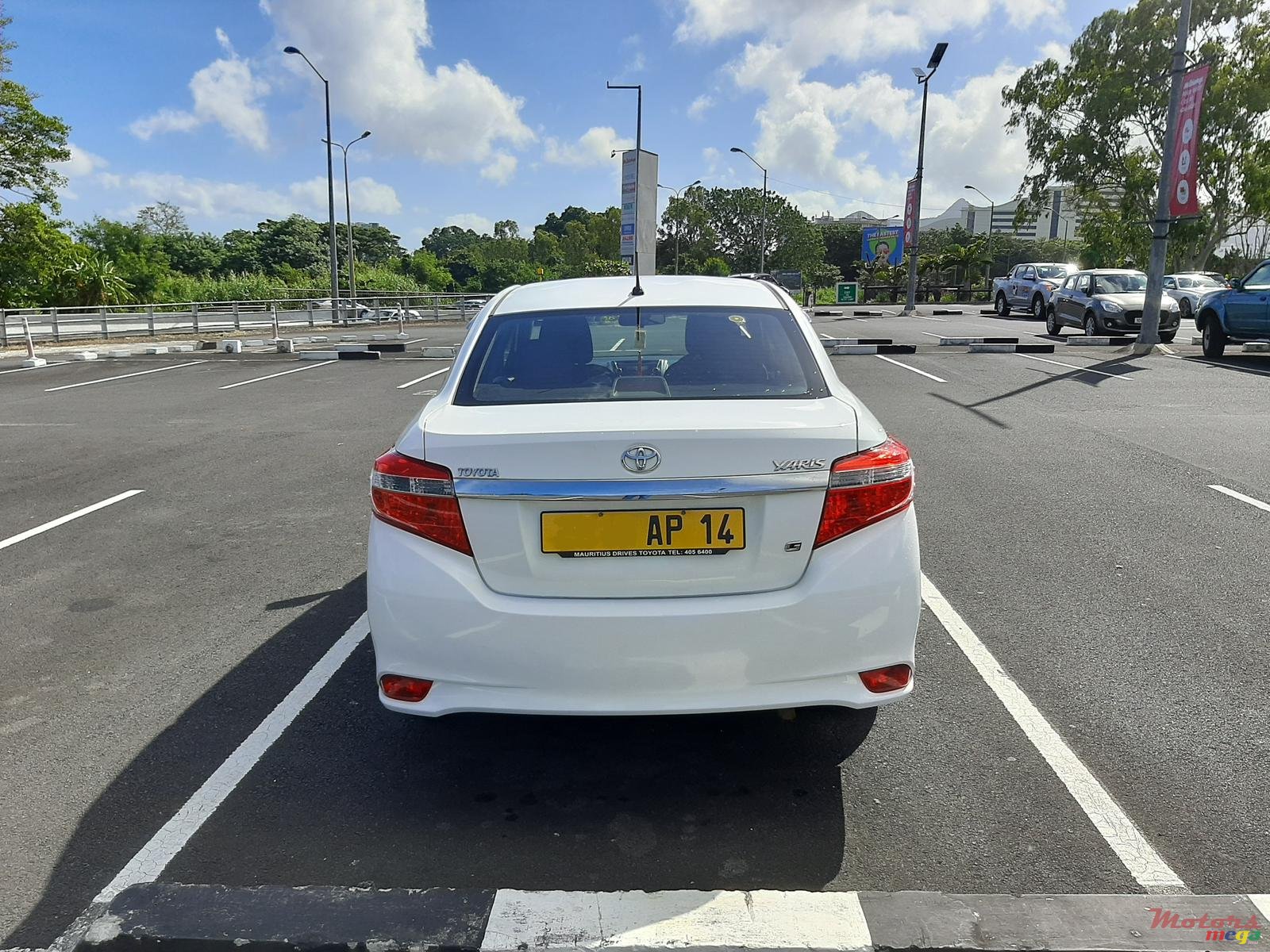 2014' Toyota Yaris photo #5