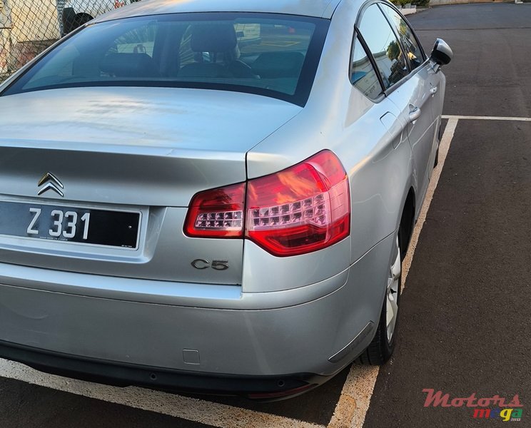 2010' Citroen C5 photo #5