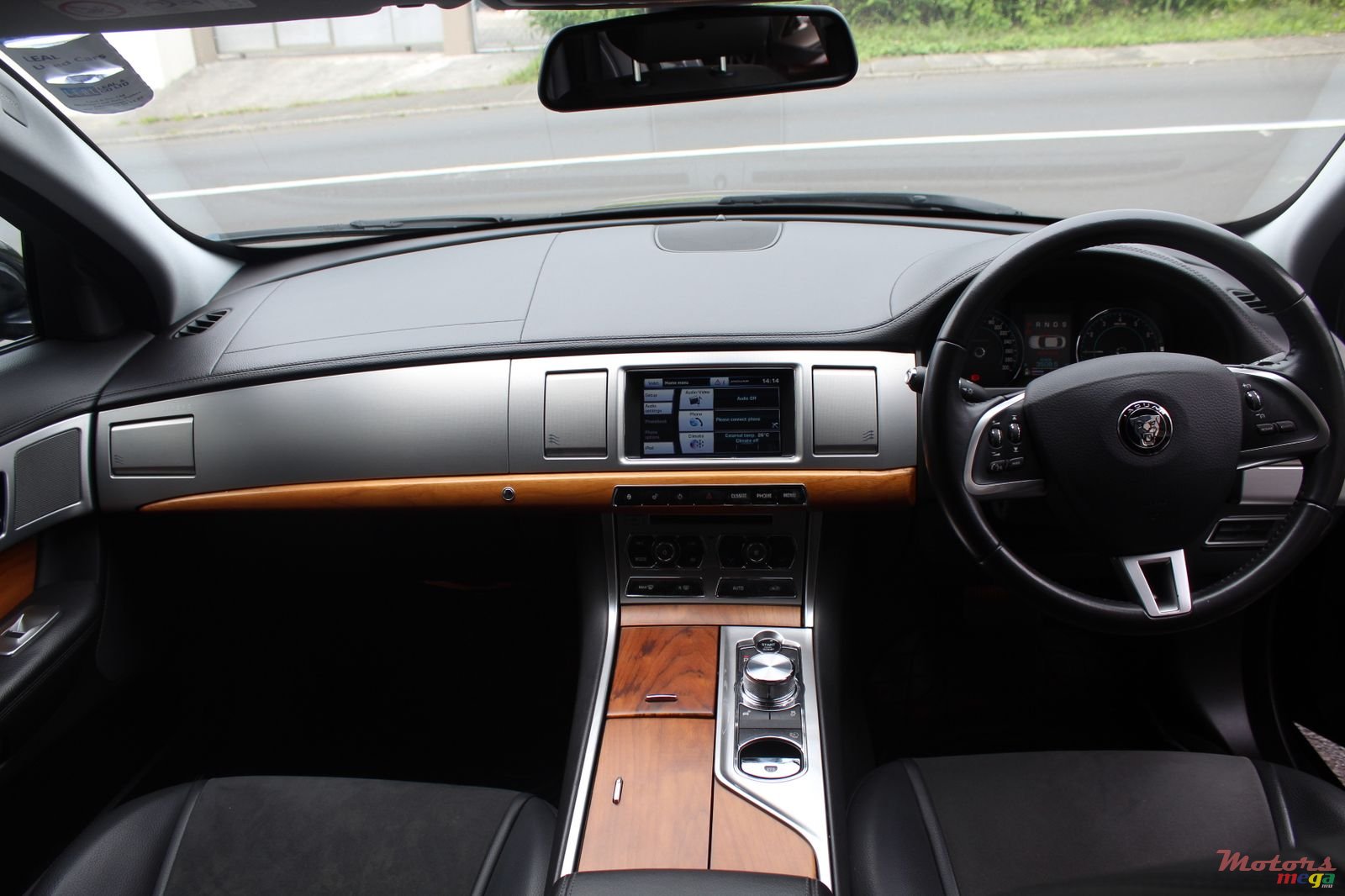 2014' Jaguar XF 2.0L photo #6