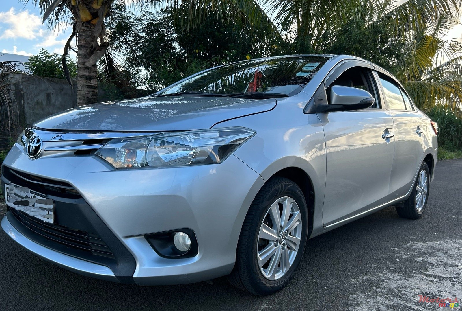 2013' Toyota Yaris photo #3