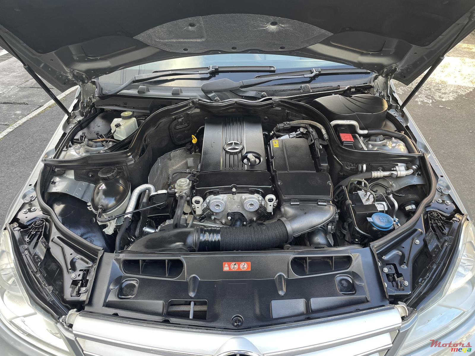 2011' Mercedes-Benz C-Class photo #6